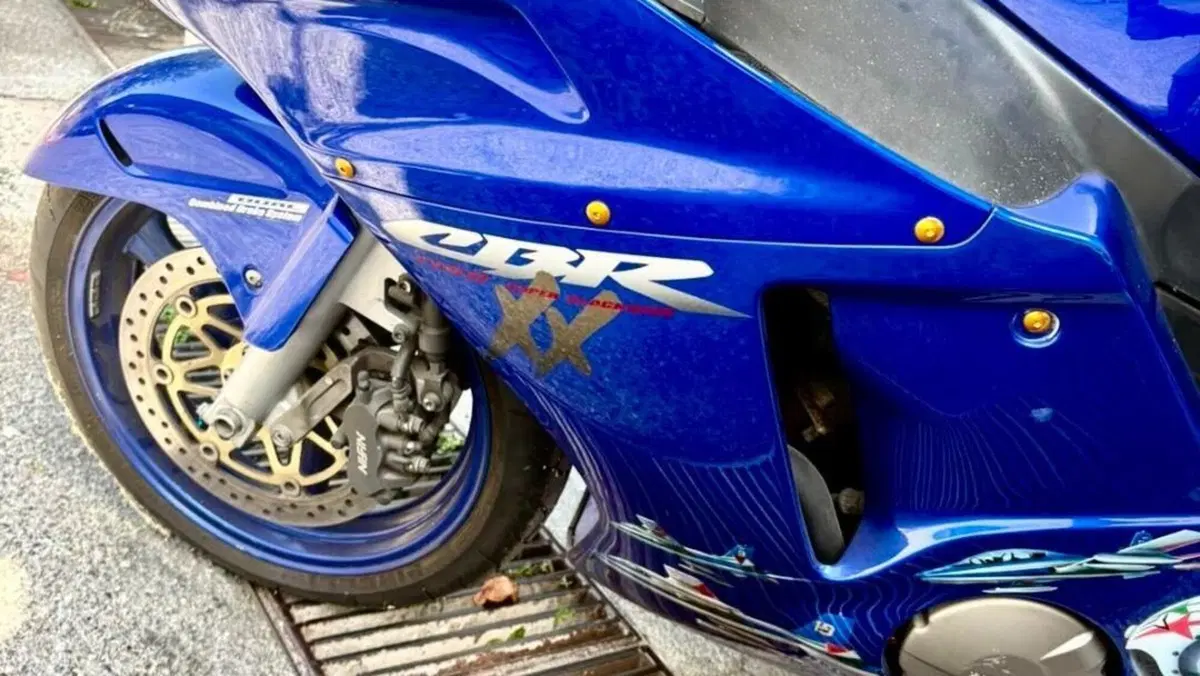 Honda CBR 1100 XX  (2001 - 06)  (11)