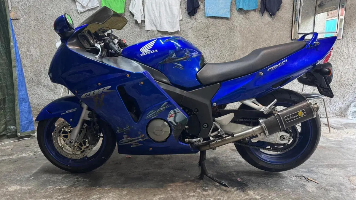 Honda CBR 1100 XX  (2001 - 06)  (14)