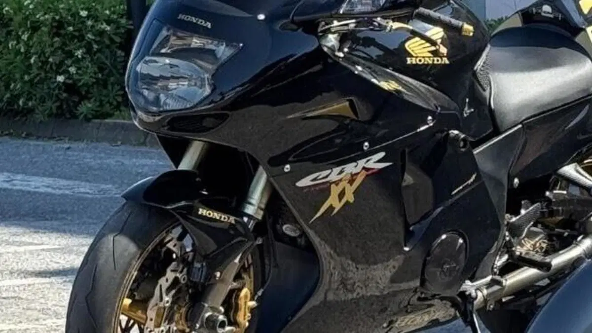 Honda CBR 1100 XX Superblackbird (1996 - 98)  (2)