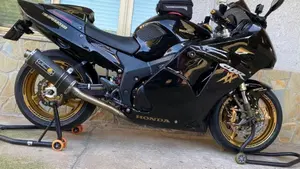 Honda CBR 1100 XX Superblackbird (1996 - 98)  (4)