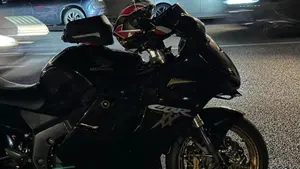 Honda CBR 1100 XX Superblackbird (1996 - 98)  (17)