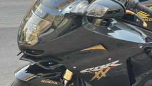Honda CBR 1100 XX Superblackbird (1996 - 98)  (18)