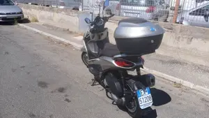 Piaggio Beverly 300 Hpe (2021)  (3)