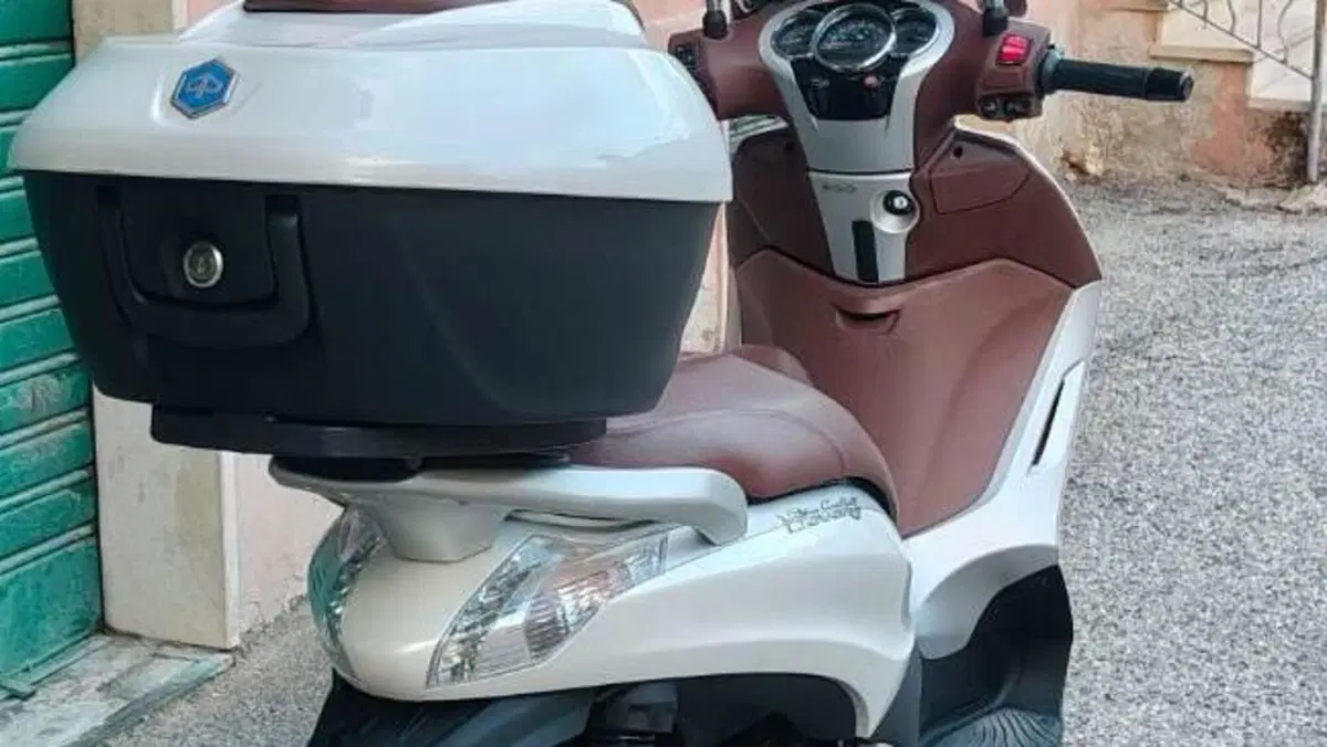 Piaggio Beverly 300 i.e. ABS-ASR (2016 - 20)  (4)