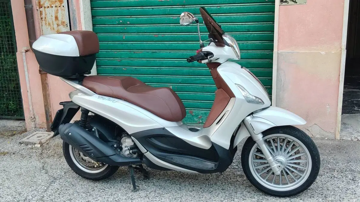 Piaggio Beverly 300 i.e. ABS-ASR (2016 - 20)  (6)