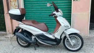 Piaggio Beverly 300 i.e. ABS-ASR (2016 - 20)  (6)