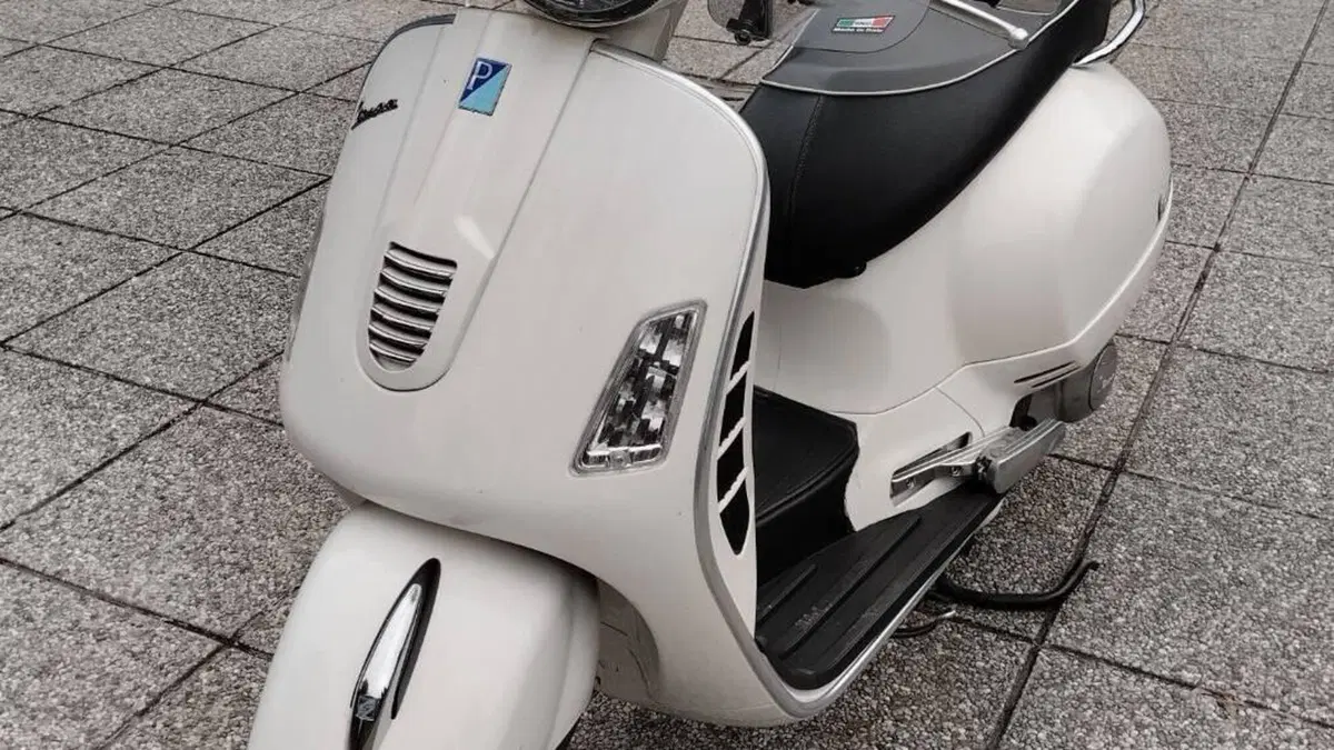 Vespa GTS 300 Super (2008 - 16)  (2)