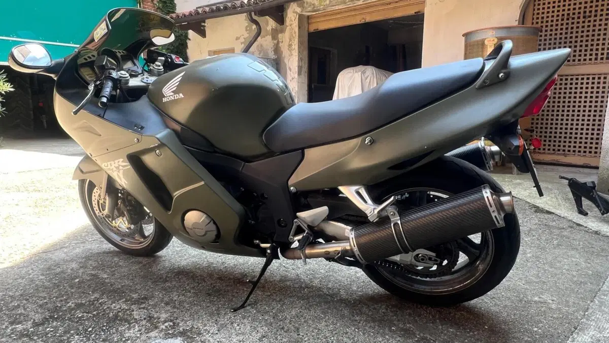 Honda CBR 1100 XX  (2001 - 06)  (8)