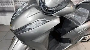 Honda SH 350 (2021 - 24)  (9)