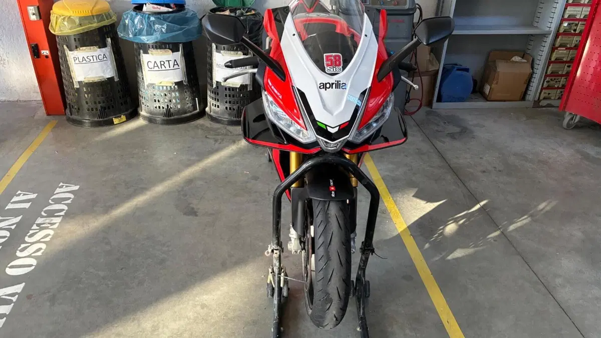 Aprilia RSV4 1100 Factory (2021 - 24)  (3)