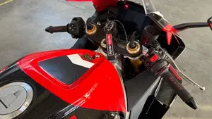 Aprilia RSV4 1100 Factory (2021 - 24)  (4)