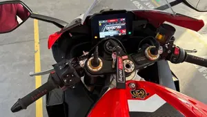Aprilia RSV4 1100 Factory (2021 - 24)  (7)