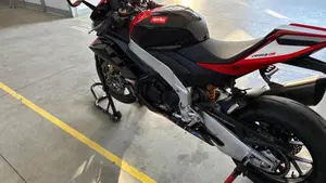Aprilia RSV4 1100 Factory (2021 - 24)  (8)