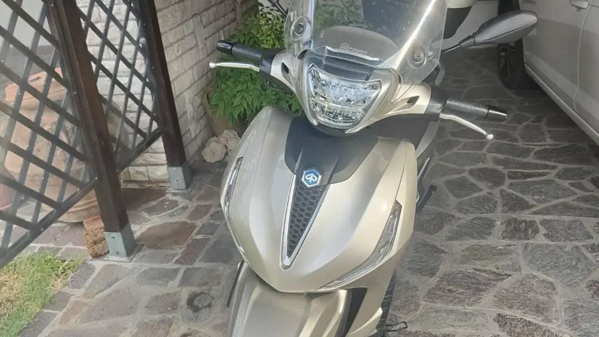 Piaggio Beverly 400 (2025 - 26)  (2)