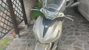 Piaggio Beverly 400 (2025 - 26)  (2)