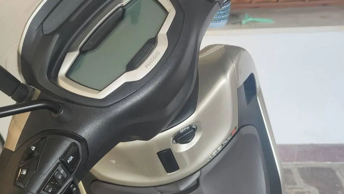 Piaggio Beverly 400 (2025 - 26)  (4)