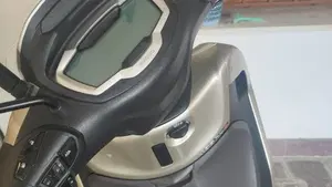 Piaggio Beverly 400 (2025 - 26)  (4)