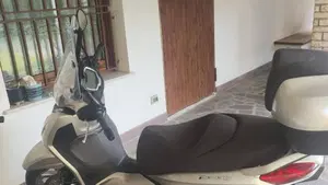 Piaggio Beverly 400 (2025 - 26)  (7)