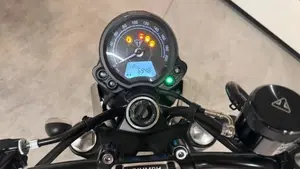 Triumph Street Twin 900 (2021 - 22)  (2)