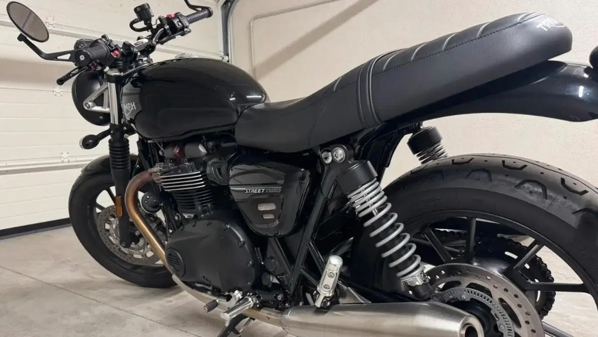 Triumph Street Twin 900 (2021 - 22)  (3)