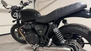 Triumph Street Twin 900 (2021 - 22)  (3)