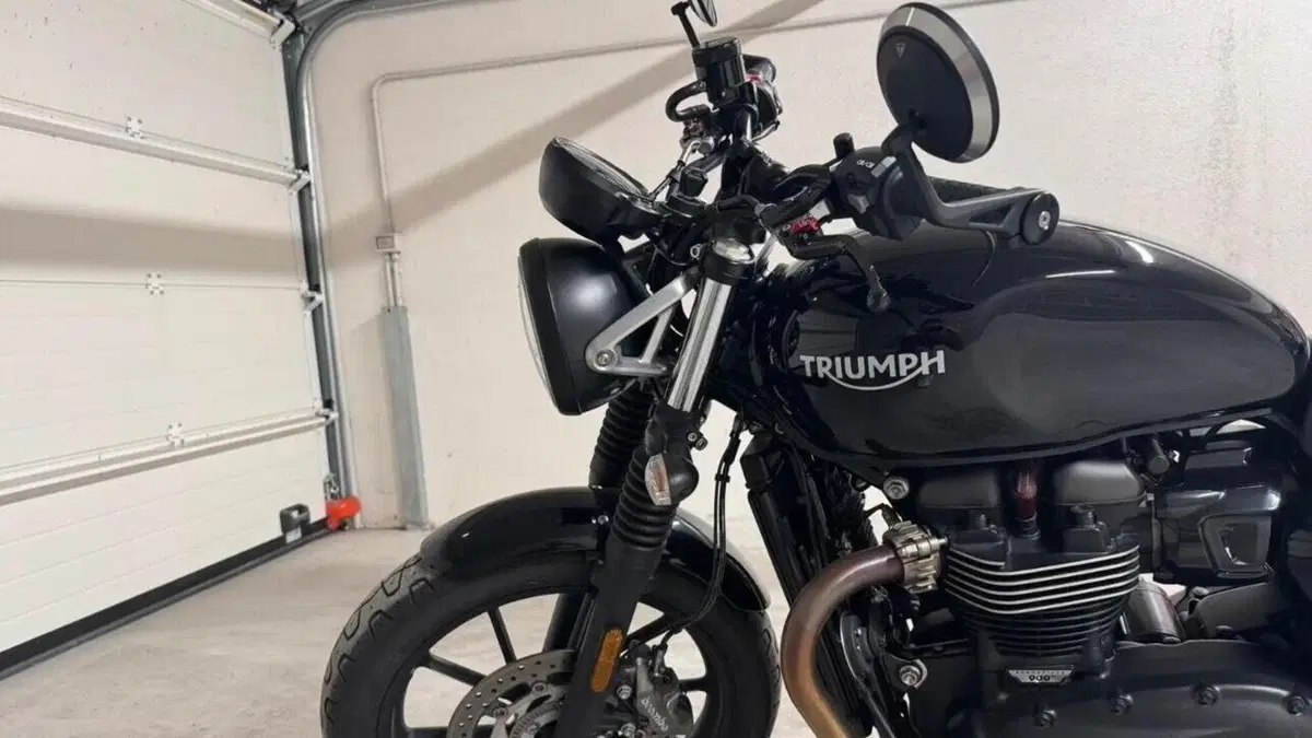 Triumph Street Twin 900 (2021 - 22)  (4)