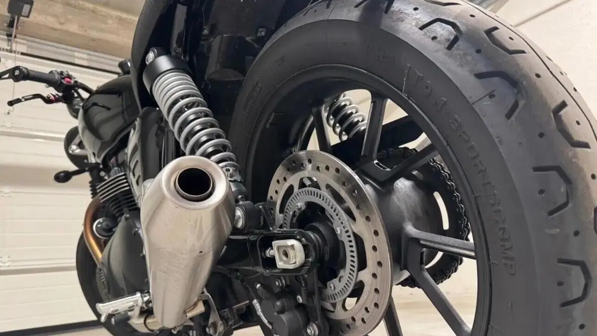 Triumph Street Twin 900 (2021 - 22)  (5)