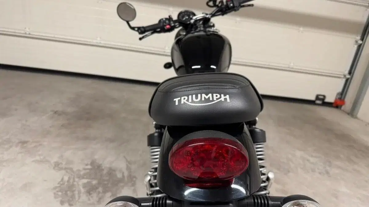 Triumph Street Twin 900 (2021 - 22)  (6)