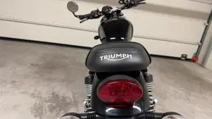 Triumph Street Twin 900 (2021 - 22)  (6)