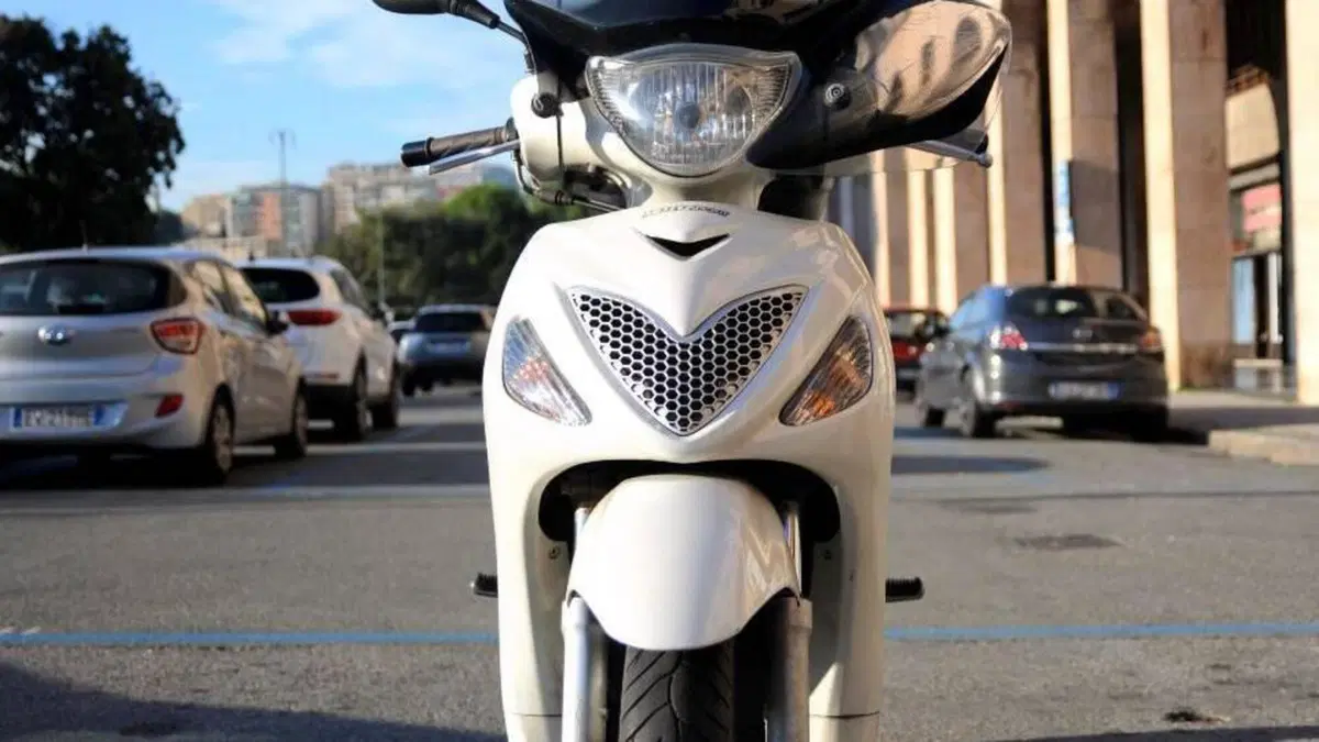 Suzuki SIXteen 150 (2007 - 14)  (4)