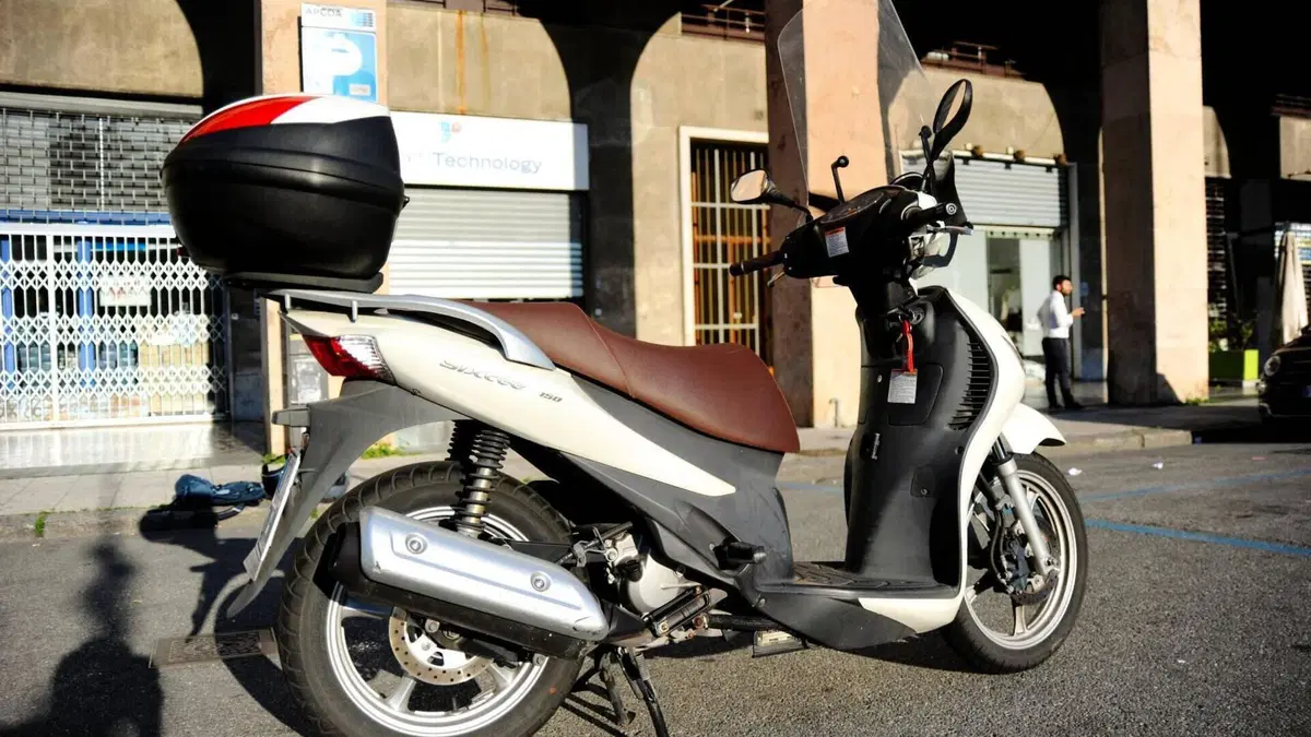 Suzuki SIXteen 150 (2007 - 14)  (2)