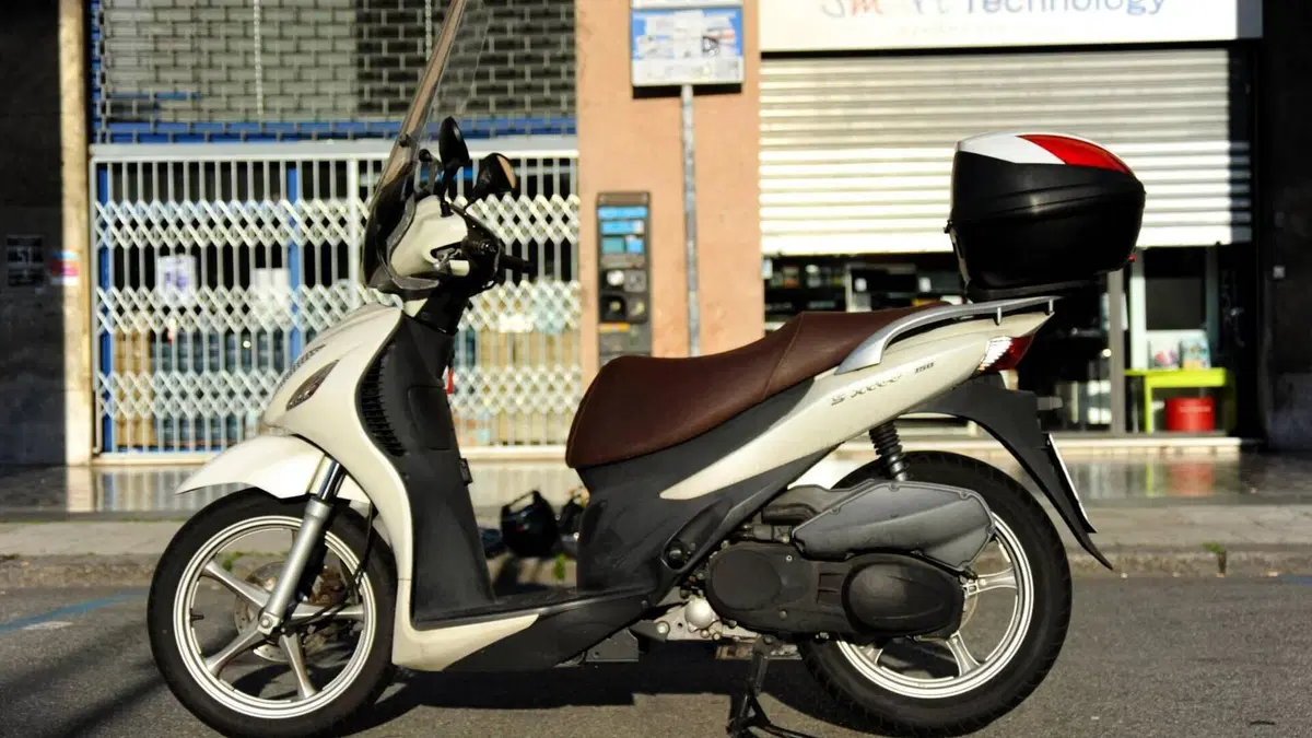 Suzuki SIXteen 150 (2007 - 14)  (3)