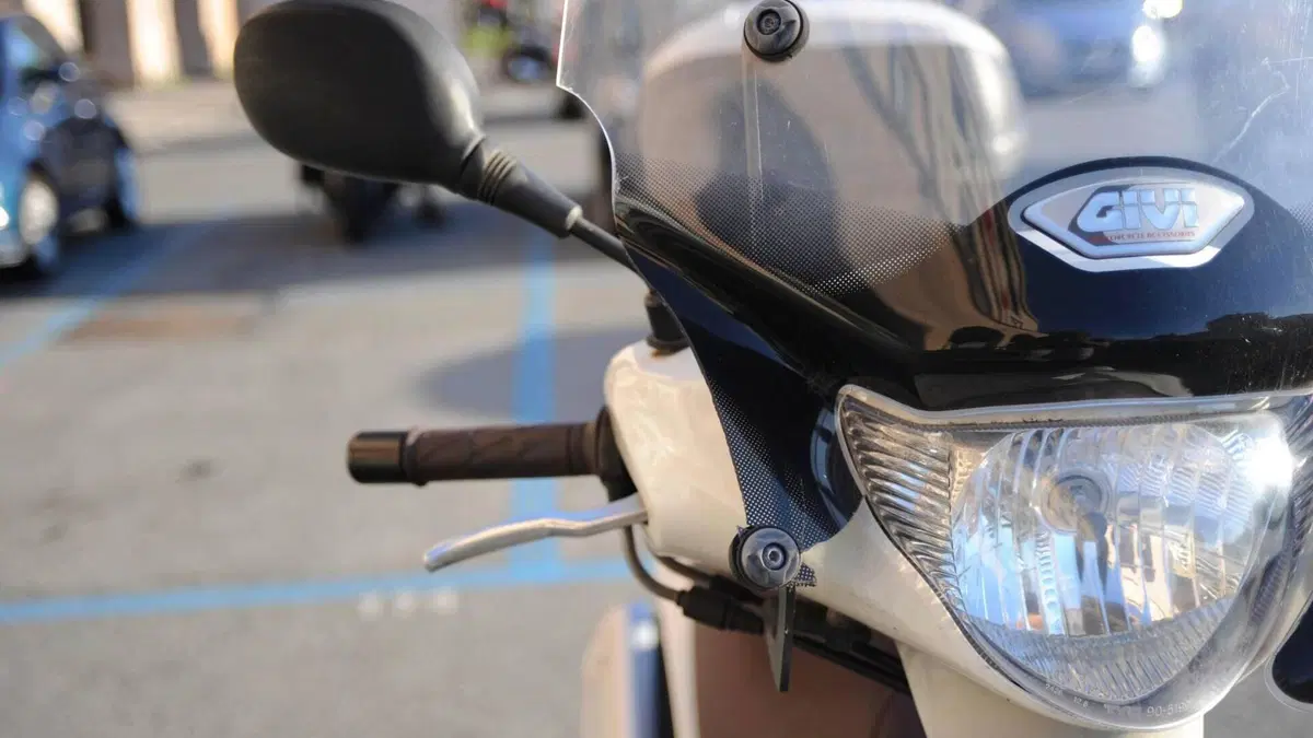 Suzuki SIXteen 150 (2007 - 14)  (10)