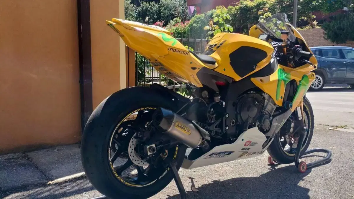 Yamaha YZF R1 (2015 - 16)  (2)