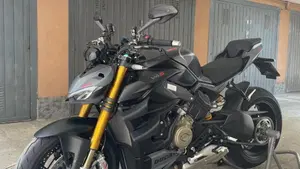 Ducati Streetfighter V4 S (2023 - 24)  (2)