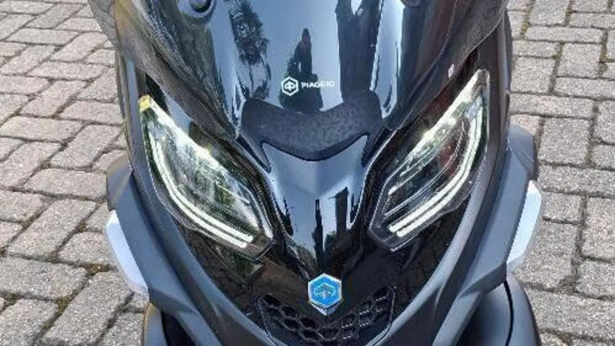 Piaggio MP3 400 Sport ABS Hpe (2023 - 24)  (2)