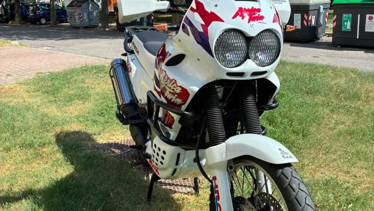 Honda Africa Twin XRV 750 (1996 - 02)  (2)