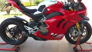Ducati Panigale V4 S 1100 (2021)  (2)