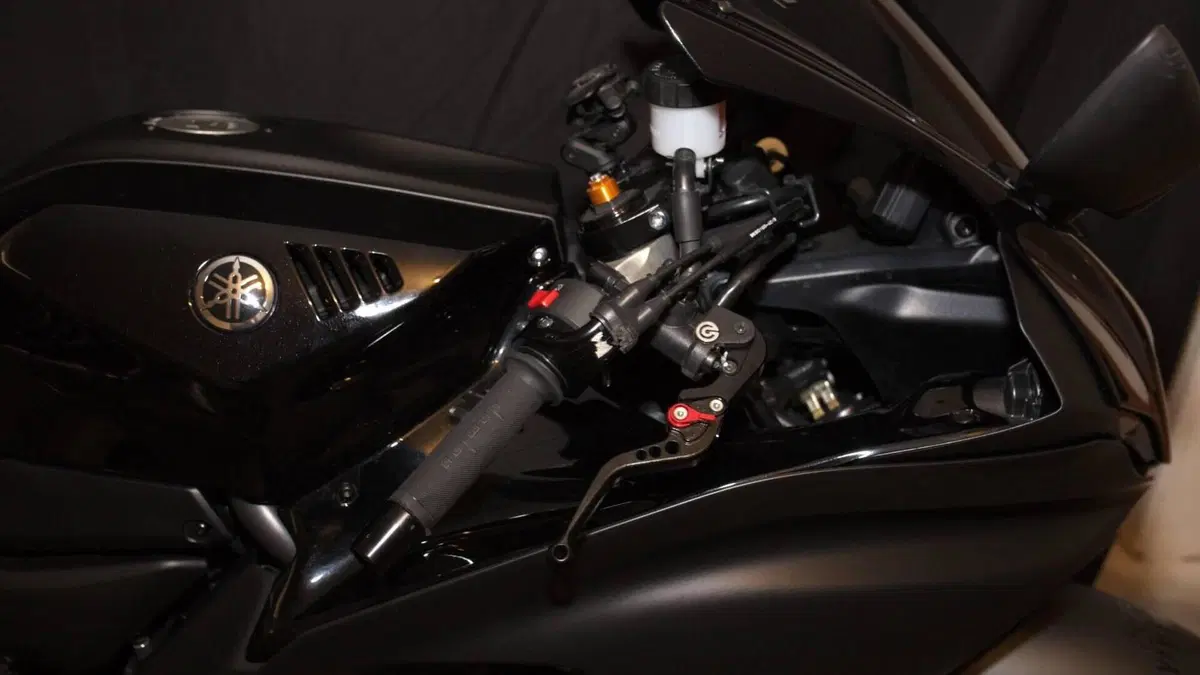 Yamaha YZF R7 (2021 - 25)  (13)