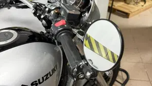 Suzuki   (7)