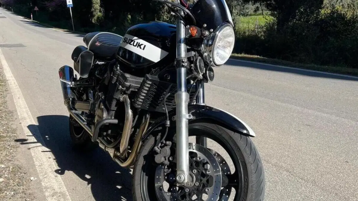 Suzuki GSX 750 (1998 - 03)  (10)