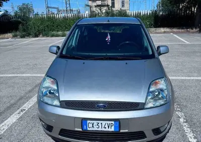 Ford Fiesta 1.2 16V 5p. Ghia usata