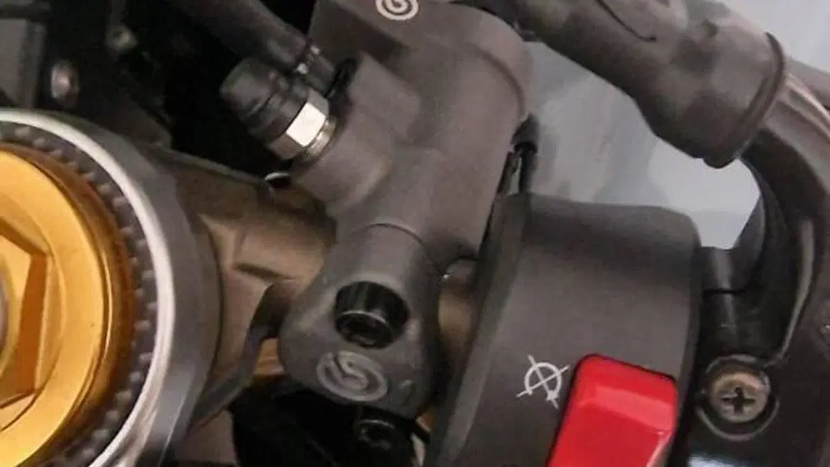 Kawasaki Ninja 636 ZX-6R (2005 - 06)  (10)