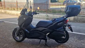 Yamaha X-Max 300 Tech Max (2021 - 24)  (2)