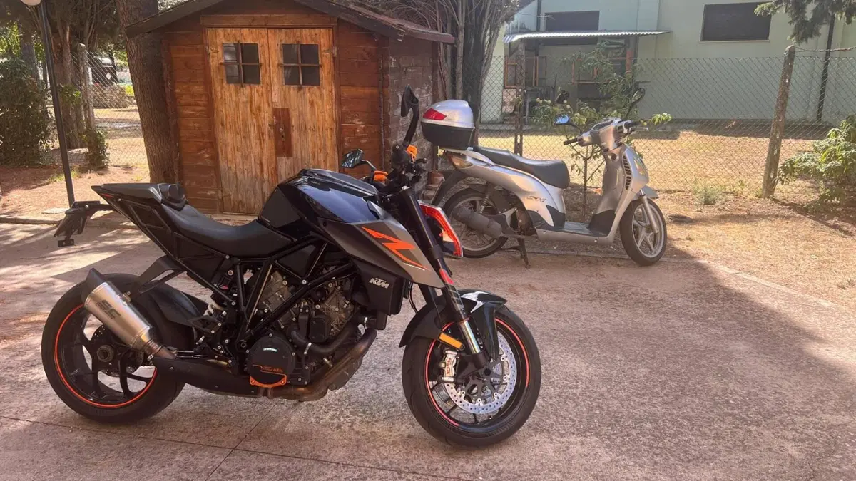 KTM 1290 Super Duke R (2019)  (2)