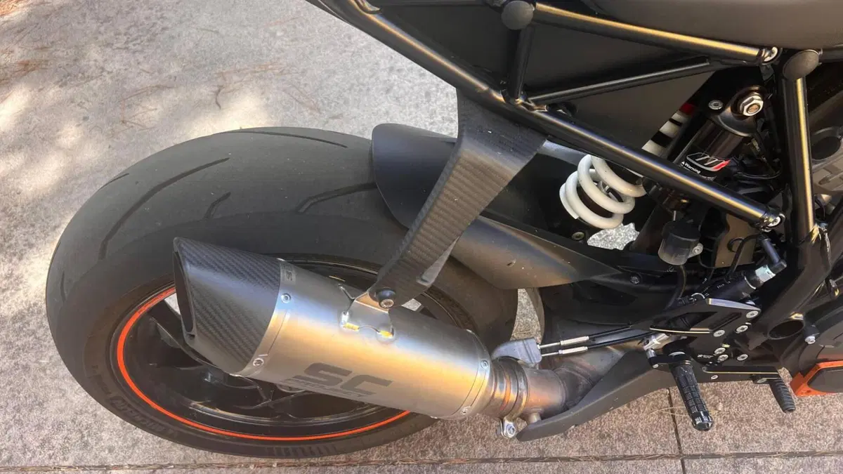KTM 1290 Super Duke R (2019)  (11)