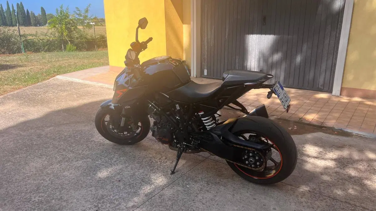 KTM 1290 Super Duke R (2019)  (12)