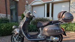 Vespa GTV 300 Vie della Moda (2011 - 14)  (2)