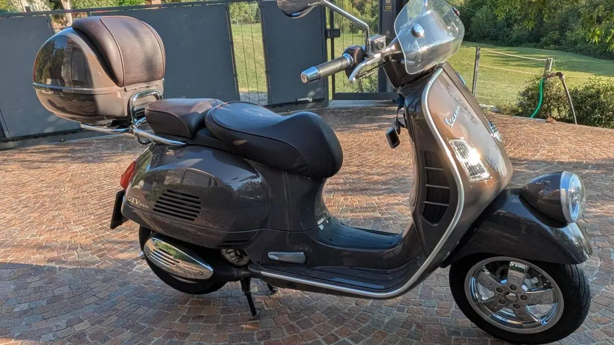 Vespa GTV 300 Vie della Moda (2011 - 14)  (3)