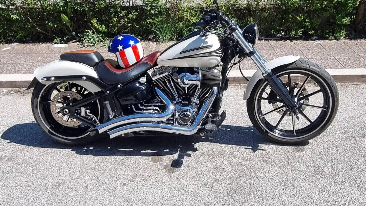 Harley-Davidson 1690 Breakout (2013 - 17) - FXSB 